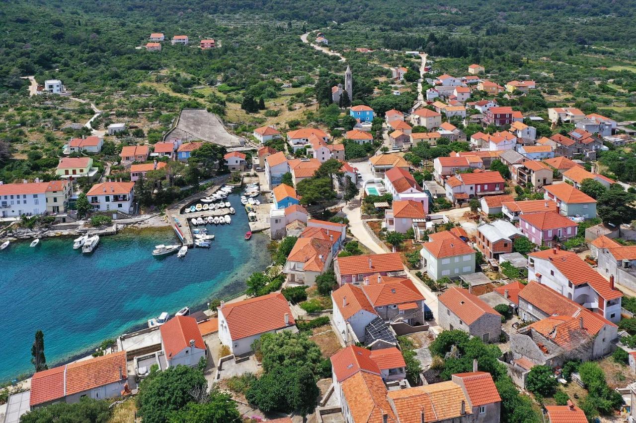 Villa Mira With A Heated Pool And A Sea View Božava 外观 照片