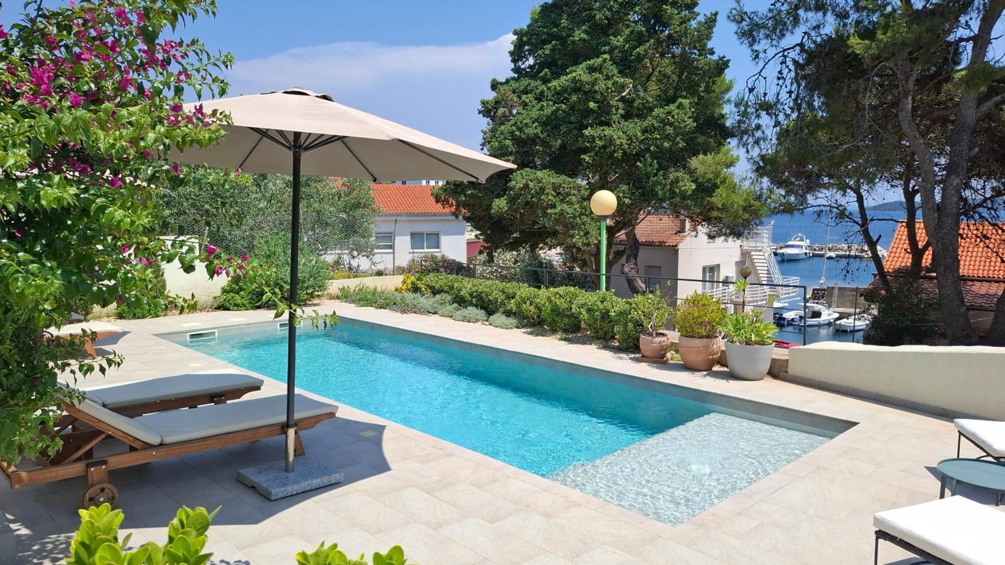 Villa Mira With A Heated Pool And A Sea View Božava 外观 照片